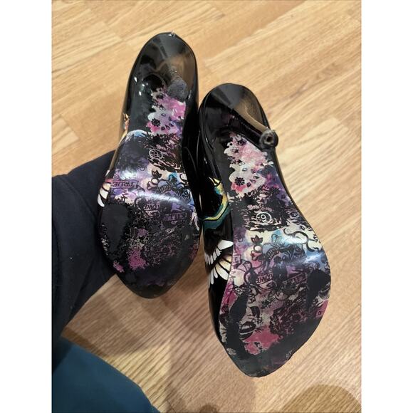 Ed Hardy With Heart Wings Graphic High Heel Pumps US Size 6 Women Used - Picture 5 of 5